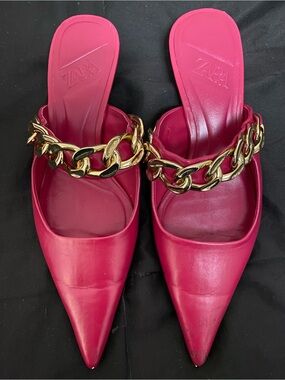 Zara Fuchsia Pointed-Toe Mules with Gold Chain